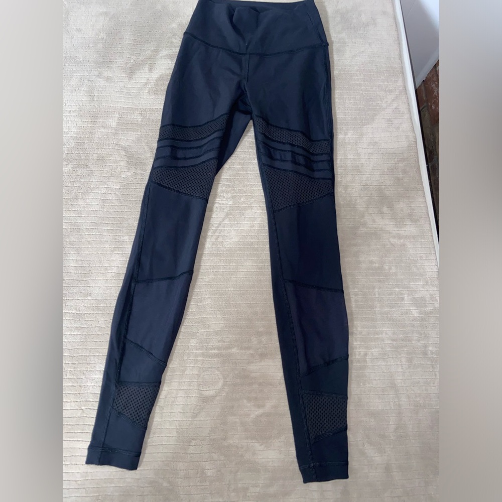 lululemon athletica Black Leggings Size 4 Wunder Under Tight and Mesh mix